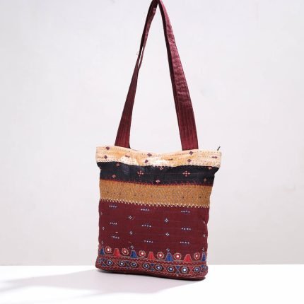 Kutch Pakko Neran Khudisebha Hand Embroidery Silk Shoulder Bag